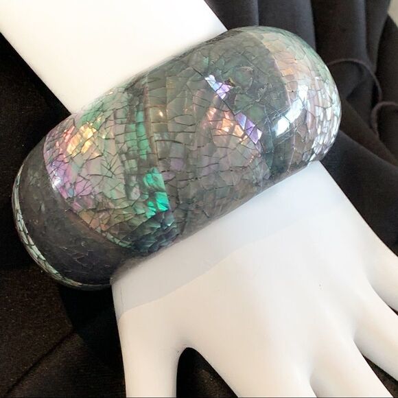 Iridescent Shell fragment vintage bangle bracelet - Picture 7 of 10